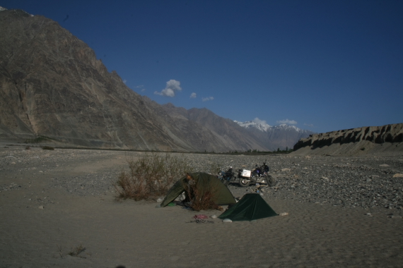 30 camping out in the nubra valley.JPG